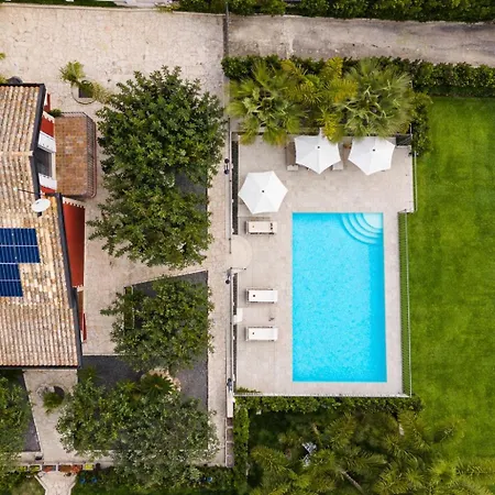 Del Colle Con Piscina Privata